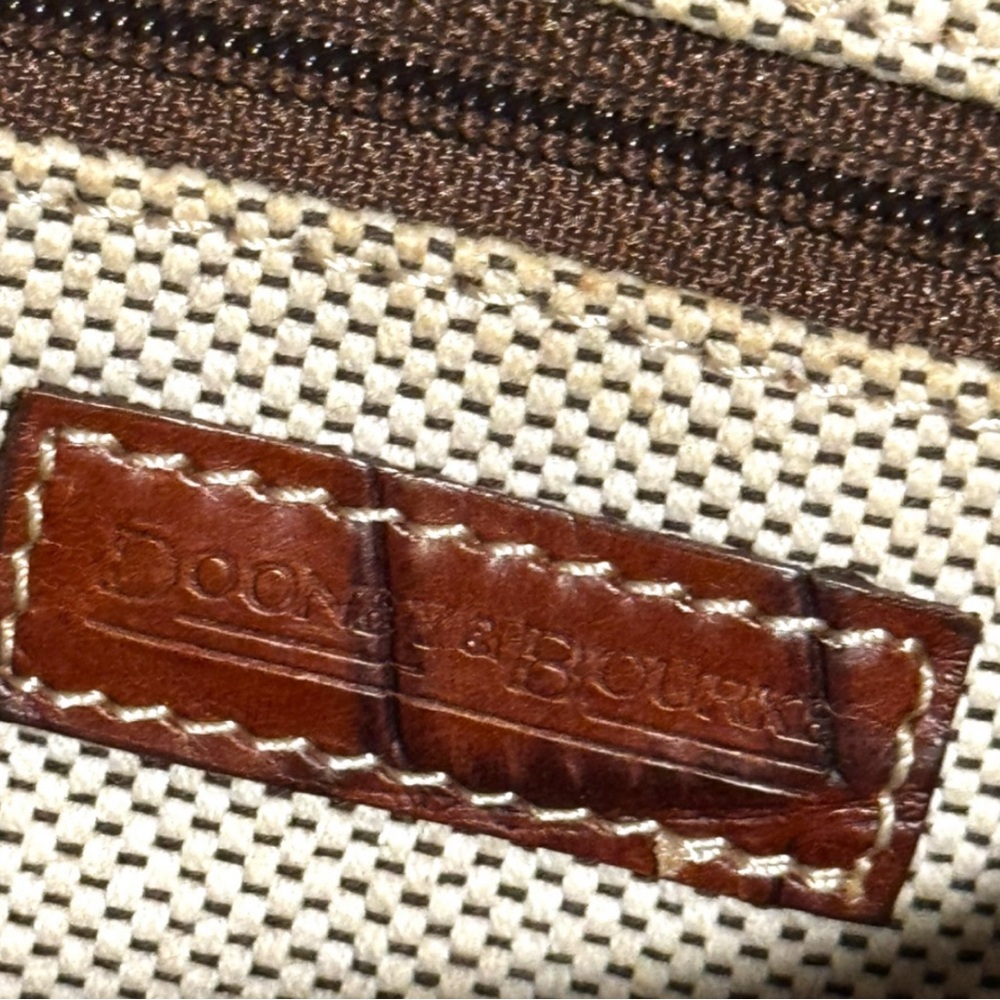 Dooney & Bourke Elegant Brown Crocodile Pattern Hand Bag - Picture 7 of 9